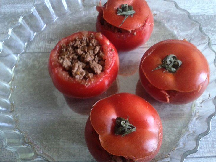 Pomidory faszerowane mięsem mielonym z łopatki