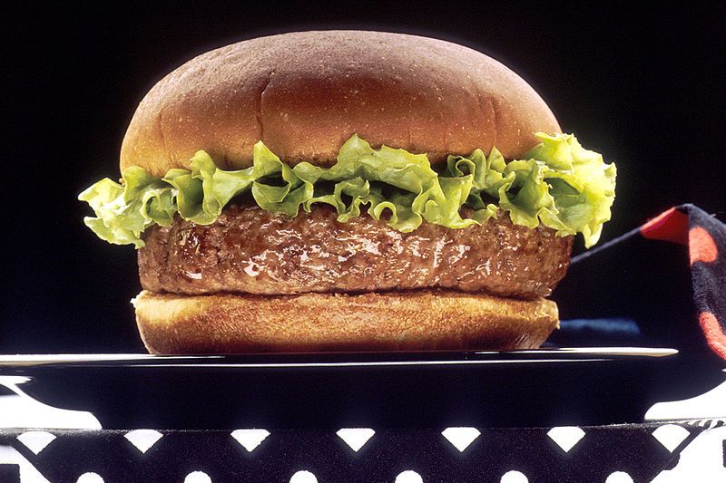Fast Food – skąd się wziął i dlaczego jest synonimem niezdrowego jedzenia